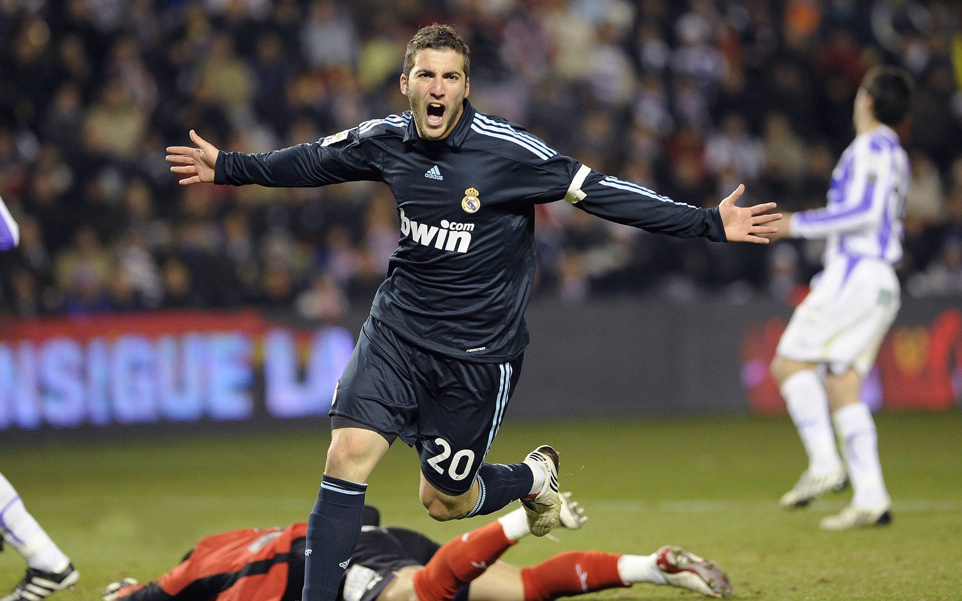 《FIFA》官方举行年度最佳球员投票，粉丝投票热度不减，fifa年度最佳球员候选投票