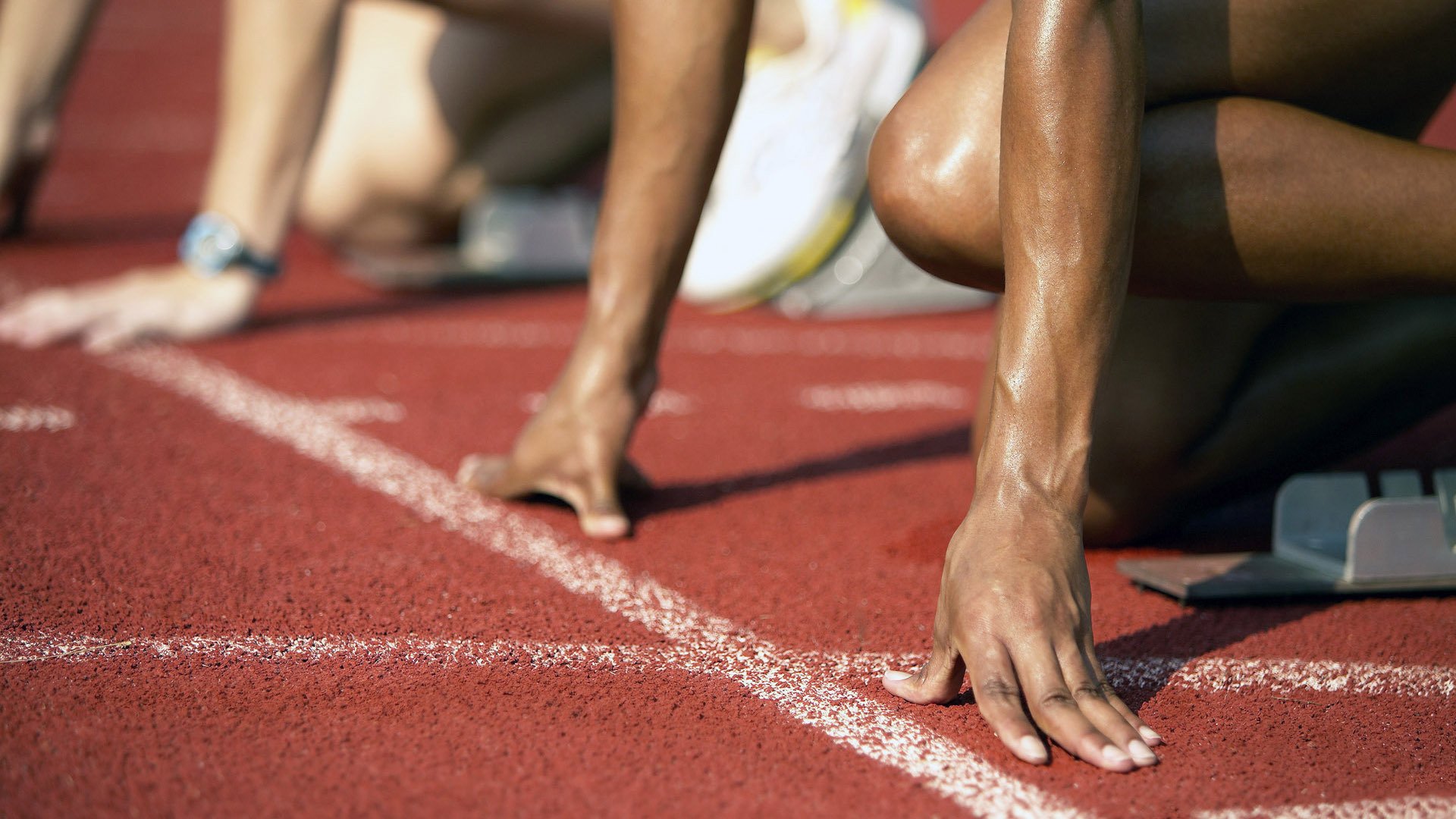 法国橄榄球的战术创新推动全球发展潮流，法国橄榄球和美国橄榄球一样吗